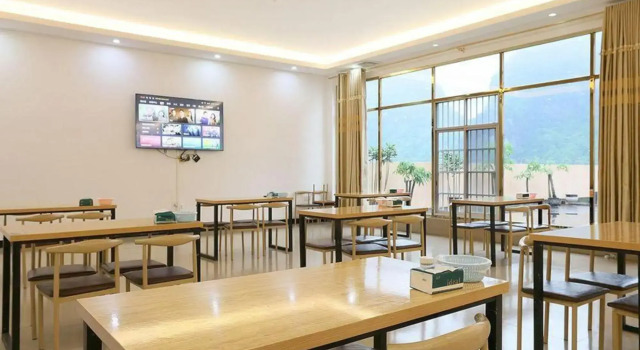 Nalanbo Yamansadian (Debao Passenger Transport Terminal), Rezerwuj Hotel Hotele w Baise z parkingiem, Parking