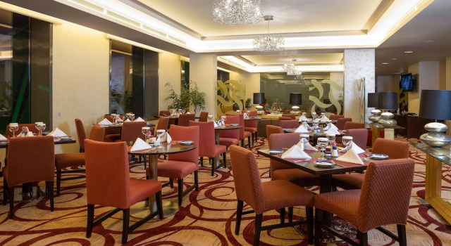 Люкс c 1 комнатой с видом на город Crowne Plaza Riyadh - RDC Hotel & Convention by IHG