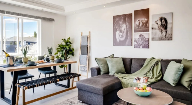 Central Elegant Holiday Rental Between the Points