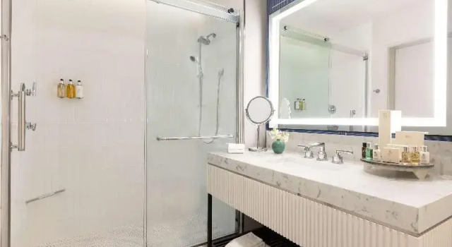 Шестиместный номер Deluxe 106 Jefferson Huntsville, Curio Collection by Hilton
