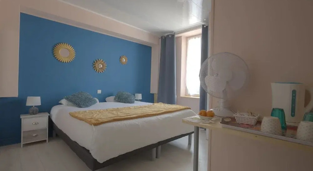 Standard room Logis Hôtel Restaurant LEssille