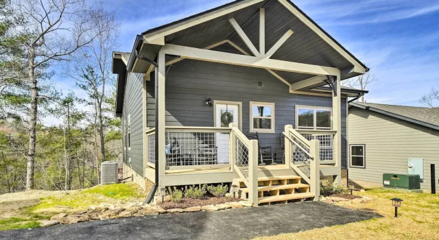 Коттедж Pigeon Forge Cabin: Private Hot Tub & Views!