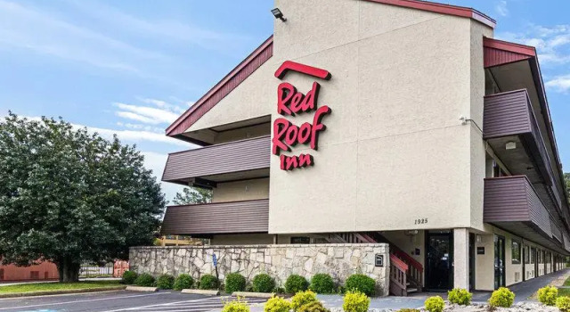 Кровать в общем номере Red Roof Inn Hampton Coliseum & Convention Center