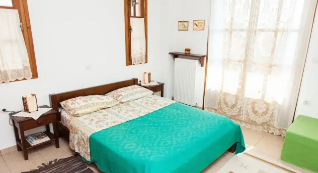 Arachova's Hilltop Delight Apartment, Book Apartment Hotels in Central Greece with Parking, Parking