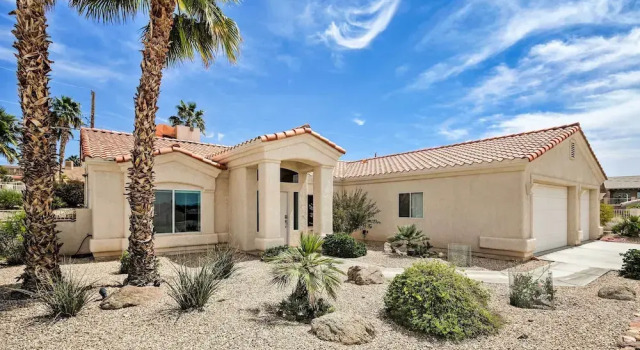 Elegant Lake Havasu Getaway w/ Pool - 3 Mi to Lake