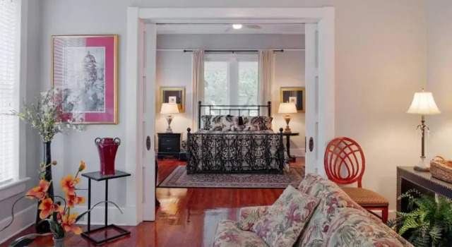 420Waldburg A · Modern Apt with Southern Charm Blocks from Forsyth