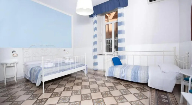 Standard Vierer Zimmer Napoli Experience