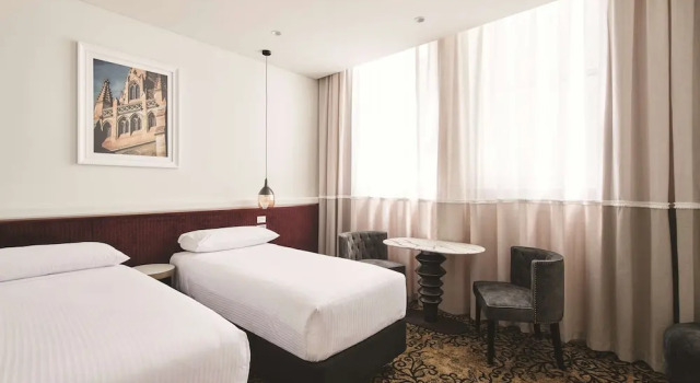 Perkins Twin room with Corner view Rendezvous Hotel Melbourne
