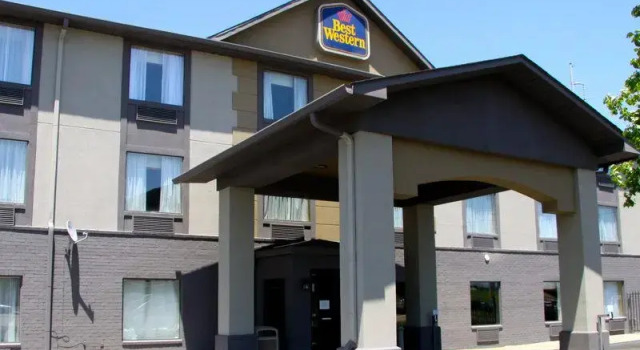 Кровать в общем номере Best Western Plus Jackson Downtown Coliseum