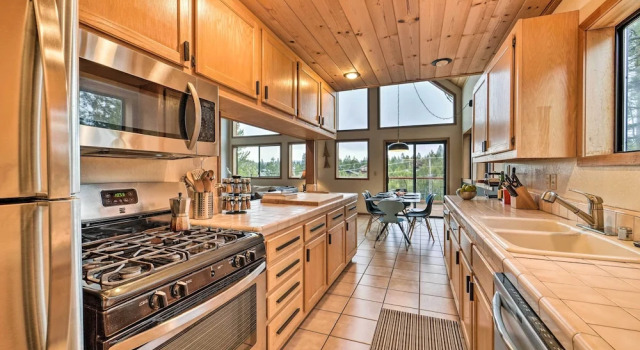 Коттедж Deck + Fireplace: Log Cabin in Tahoe Donner!