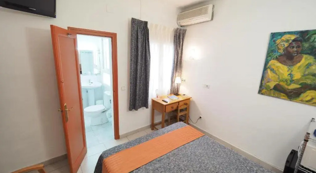 Номер Economy Hotel Montserrat