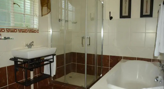 Двухместный номер Standard с видом на бассейн Big Tree B&B and Guest House