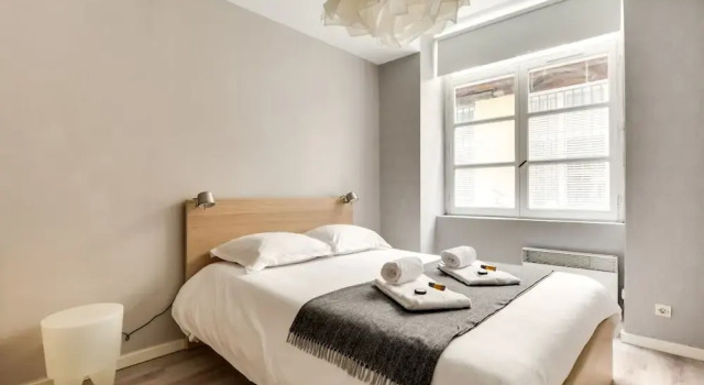 Cosy T2 Centre Lyon Presqu'Ile Croix Rousse!, Забронировать Отель 01. Отель-де-Виль Лион, рядом с Jardin Publique La Cerisaie