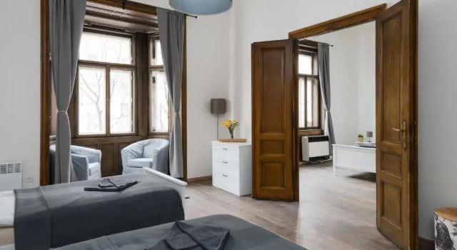 AIRSTAY PRAGUE Gallery Apartments Vinohrady, Забронировать Апартаменты/квартира Отели Праги с парковкой, рядом с Намести Миру, Парковка