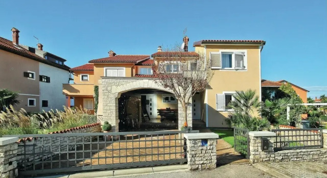 Beautiful Home in Umag With Wifi and 2 Bedrooms, Забронировать Отель Умаг Umag Riviera