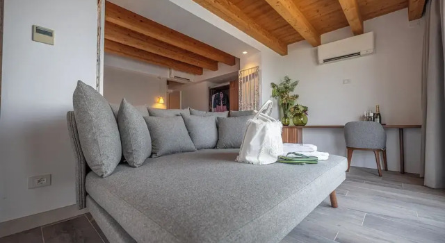 Hotel Villa Leopardi 4S, Забронировать Отель Отели в центре Торри-дель-Бенако, в центре
