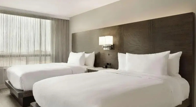 Номер Standard с 2 комнатами Embassy Suites By Hilton Montreal Airport