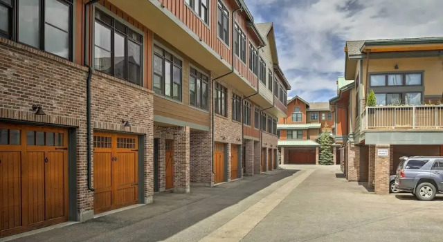 Elegant Frisco Condo w/ Private Hot Tub & Views!