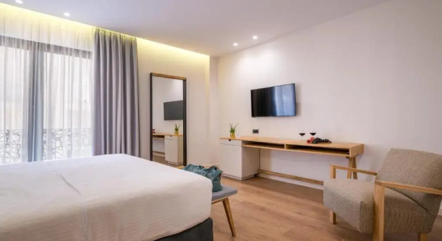 Семейный номер Standard с балконом и с частичным видом на море Glow Boutique Hotel & Suites