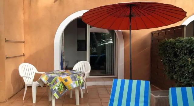 Апартаменты 50m Plage T2 Grande Terrasse Vue Mer Climatisé Piscine Chauffée, Parking clos gratuit