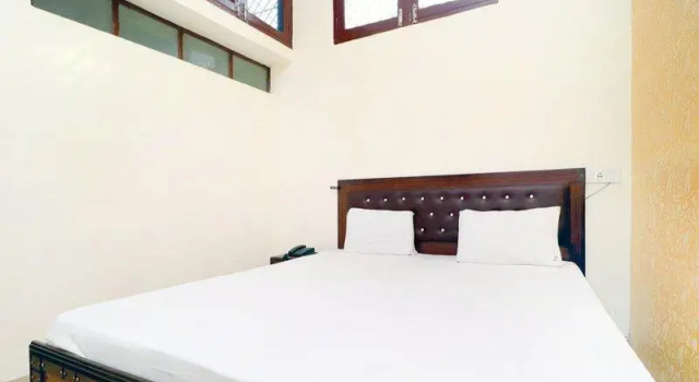 SPOT ON 41466 Hotel Pavraj