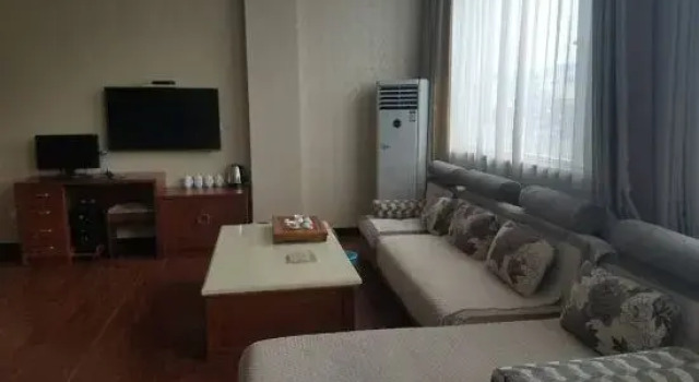 Linyi Jixian Business Hotel, Prenota Hotel Hotel economici a Yuncheng