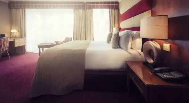 Двухместный клубный номер Executive Carlton George Hotel