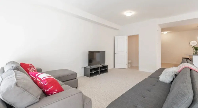 Luxurious Brand New Four Bedroom Townhouse, Varaa Hotelli Hamilton 
