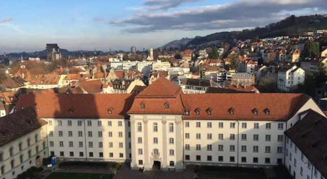 Completely Renovated Apartment Near the Train Station and the Center