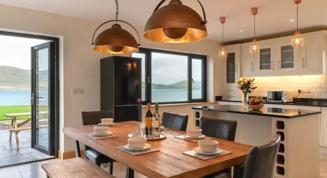 Коттедж Luxury 4 Bedroom Holiday Home Overlooking the sea on Valentia Island