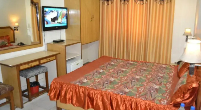 Hotel Atithi Palace, Забронировать Отель Отели Нью-Дели с завтраком, Завтраки