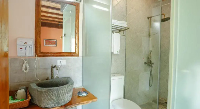 Двухместный номер Deluxe Yangshuo River Lodge Hotel--English speaking team&Swimming pool&Activties organized&Free pick up from Airport or TS over 3 nights
