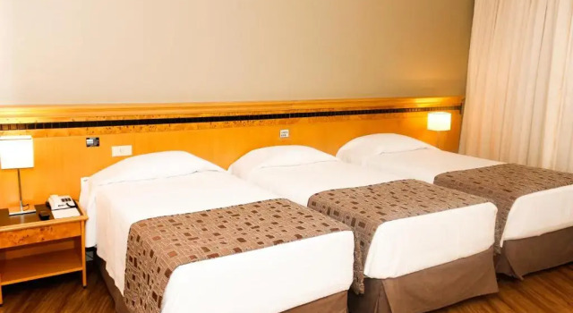 Трёхместный номер Standard Hotel Golden Park Internacional Foz & Convenções By Nacional Inn
