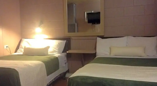 Номер Standard West Castle Motel
