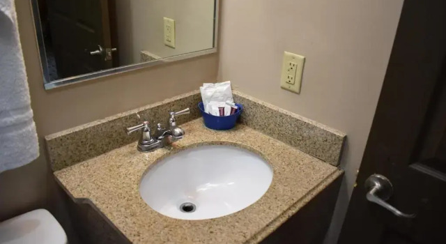 Трёхместный номер Economy Economy Inn & Suites