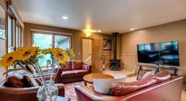 Great Raven Chalet, Rezerwuj Chalet Hotele w Vail Ski z parkingiem, Parking