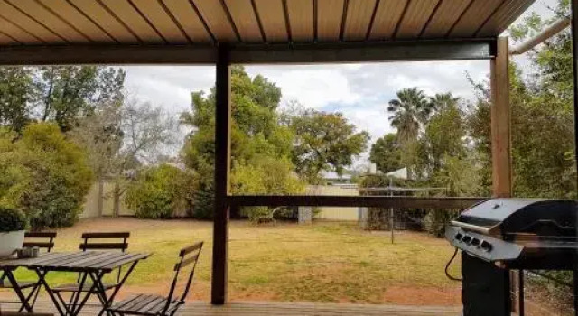 Homely Getaways - Eighth Street Mildura, Book Hotel Mildura 