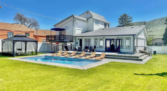 Коттедж 2 Blocks to Dtwn Chelan: Home w/ Hot Tub & Pool