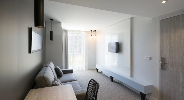 Полулюкс Logis Hôtel Les Pins - Opéralia