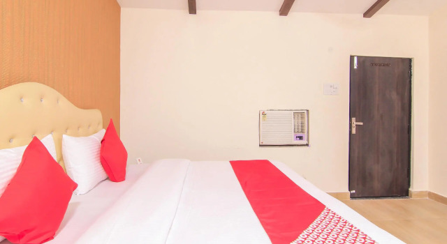 Capital O 12244 Hotel JK Palace, Забронировать Отель Отели Аллахабад с завтраком, Завтраки