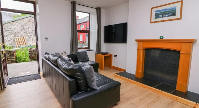 1 Poplar Terrace, Book Feriehus Pontrhydfendigaid Glamorgan