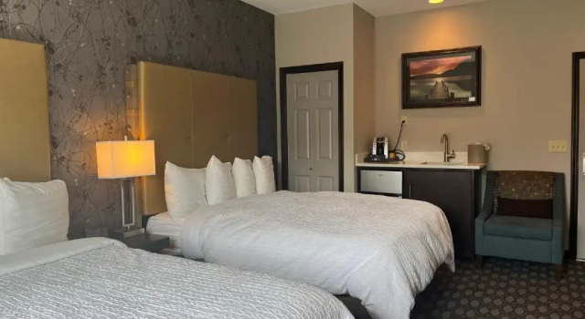 Четырёхместный номер Deluxe Sunrise Inn Villas and Suites