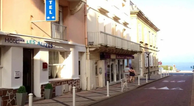 Одноместный номер Standard с красивым видом из окна Hôtel Les Alizés