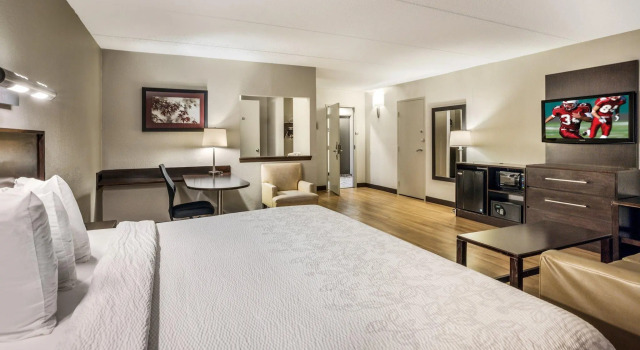 Люкс Red Roof Inn PLUS+ Boston - Woburn/ Burlington