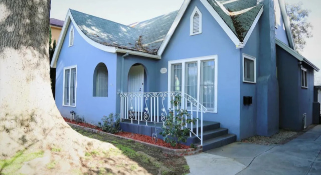 QUAINT UPDATED 2-BEDROOM HOUSE IN GLENDALE  (p2)
