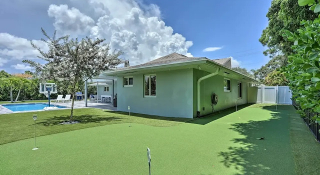 Коттедж Jupiter Home w/ Private Pool & Putting Green!