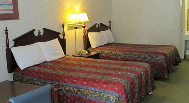Четырёхместный номер Standard Paragon Inn Hillsboro