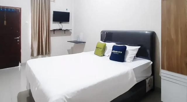 Urbanview Hotel Fira Syariah Muara Enim by RedDoorz, Book Hotel Muaraenim Sumatra