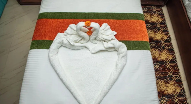 Кровать в общем номере Gautam Buddha Airport Hotel