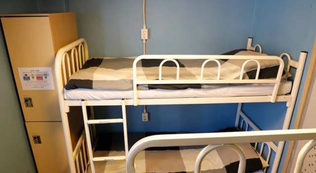 Кровать в общем номере Busan Sukbak Dot Com Guesthouse